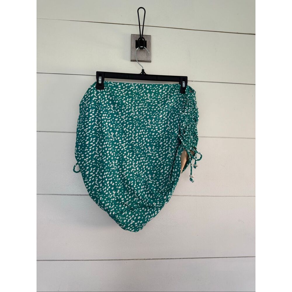 Cacique Women’s 18 Green White Patterned Swim Suit Plus Size - Picture 7 of 8